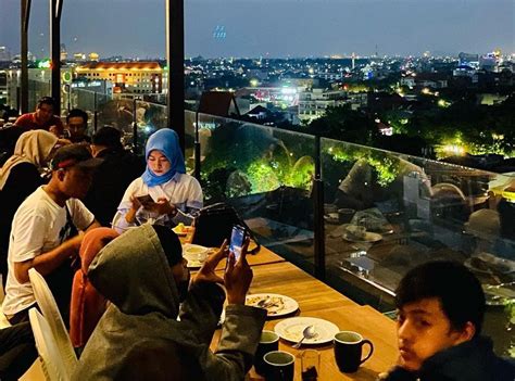 Sensasinya Keren 5 Hotel Terbaik Di Surabaya Dengan Rooftop Cafe Kopi