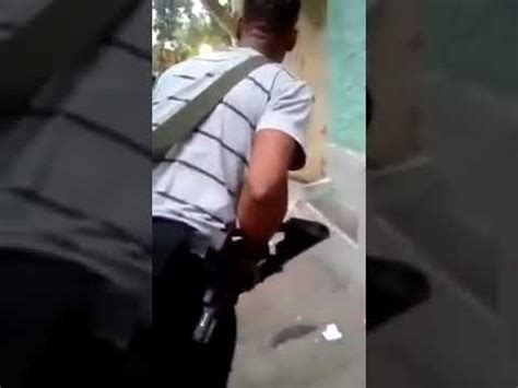 Rj Traficante Filmam Troca De Tiro Policiais Youtube