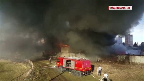 Incendiu urmat de o explozie la un service auto din Câmpina Știrile