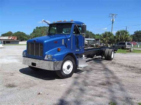 Peterbilt 330 2005 Medium Trucks