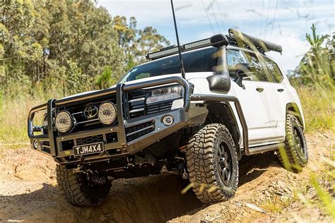 Toyota Land Cruiser By Tjm Elevando As Capacidades Off Road Do