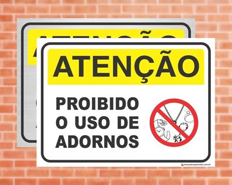 Placa De Sinalização Atenção Proibido O Uso De Adornos