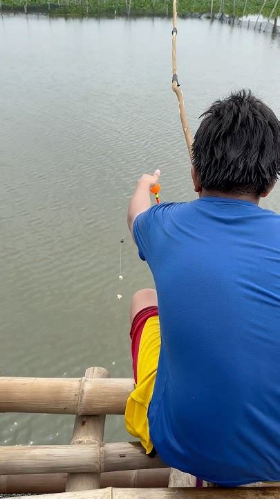 He Is Practicing To Catch Fish Luckyfish Youtube