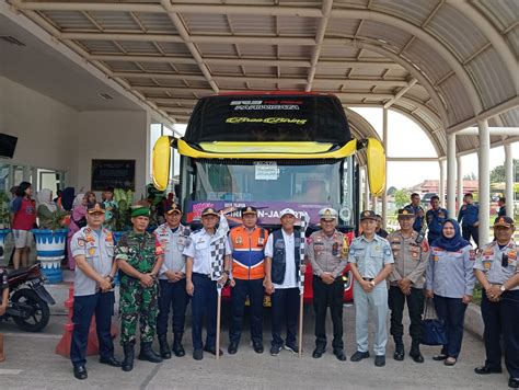 Kemenhub Berangkatkan Bus Mudik Gratis Dari Cirebon Ke Jakarta