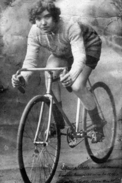 La Cycliste Alfonsina Strada En 1924