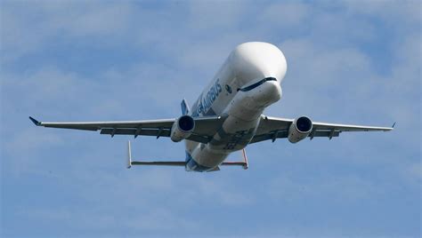 Le Beluga Xl Survole Nantes Et Saint Nazaire Ici