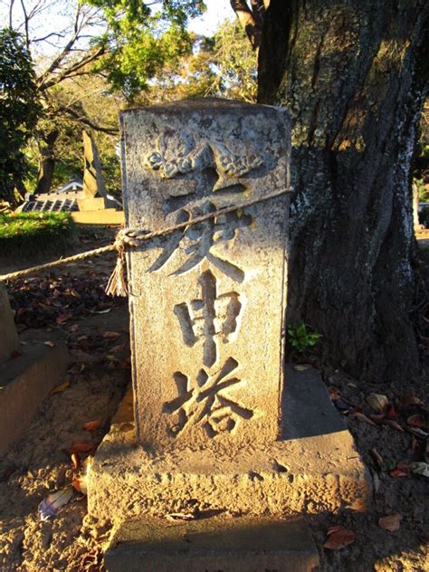 街で見かける庚申塔（こうしんとう）って？何だろう