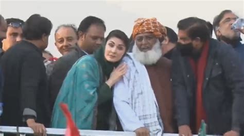 Maryam Nawaz And Maulana Fazar Ur Rehman On Stage Outside Election