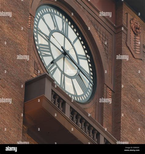 Chicago Clock Hi Res Stock Photography And Images Alamy