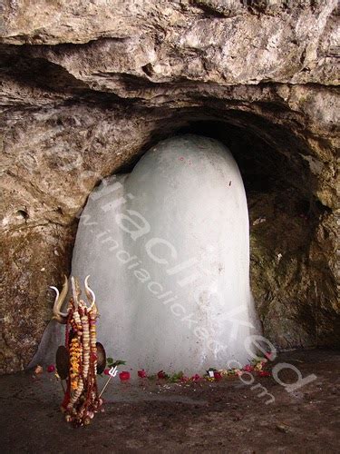 Scene India: Ice Lingam inside the Holy Amarnath Cave