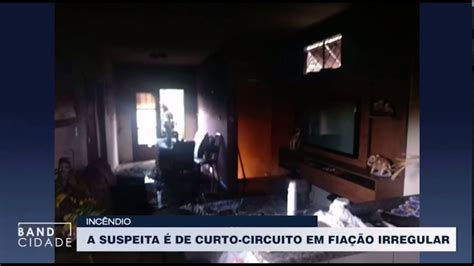 Casa pega fogo em Uberaba suspeita é de curto circuito em padrão de