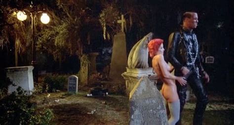 Linnea Quigley Desnuda En The Return Of The Living Dead