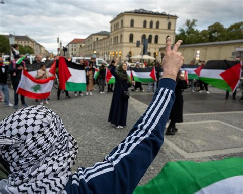 Tausende Teilnehmer Pro Pal Stina Demo In M Nchen Polizei Mit