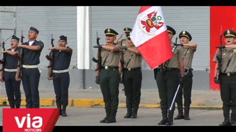 Ceremonia Plena De Izamiento Del Pabell N Nacional A Cargo De La Pnp