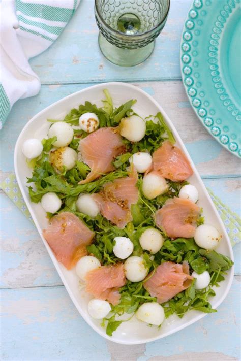 Salada de melão salmão fumado e queijo mozzarella Salada de melão