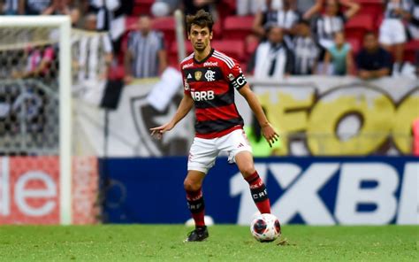 De saída do Flamengo Rodrigo Caio é oferecido a gigante da Série A