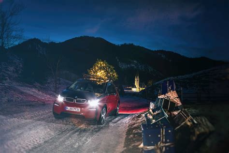 Video Bmw I3 Powers A Christmas Tree In New Christmas Ad