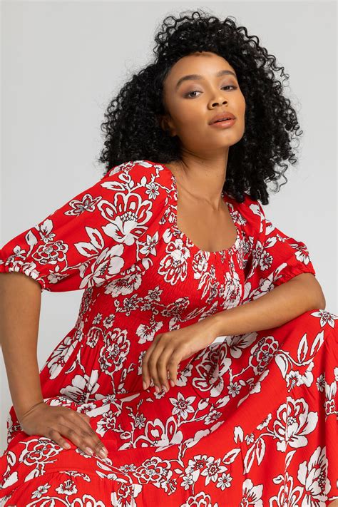 Petite Floral Print Shirred Bodice Maxi Dress In Red Roman Uk