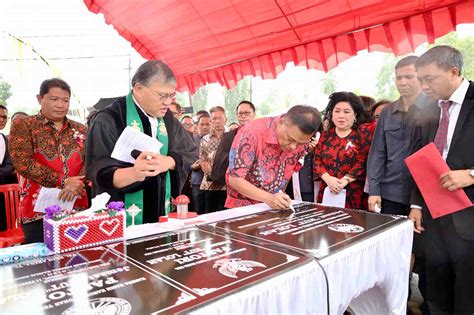 Bupati Kumendong Dampingi Gubernur Olly Dondokambey Pada Peresmian