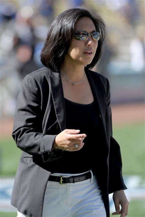 Miami Marlins Hire Kim Ng, Breaking a Baseball Gender Barrier - The New York Times