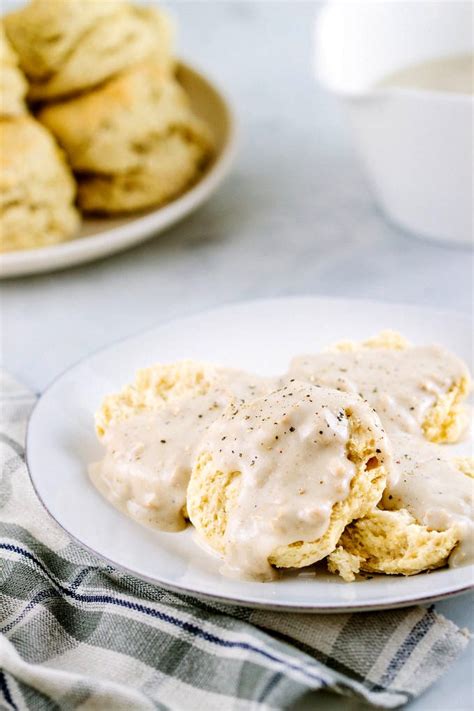 Vegan Buttermilk Biscuts And Country Gravy The Simple Veganista