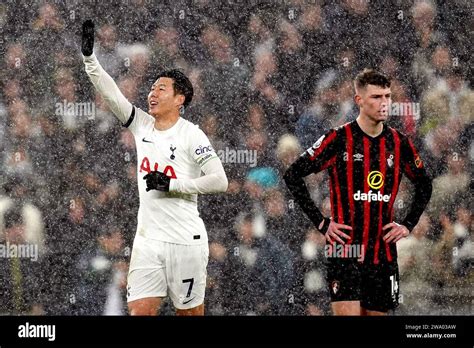 Son Heung Min Izquierda De Tottenham Hotspur Celebra Anotar El