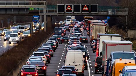 Mehr Staus Auf Autobahnen K Nnen Tempolimits Helfen Swr Aktuell