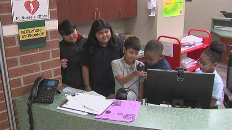 Martin Elementary School Students Keep Classmates Updated With Morning