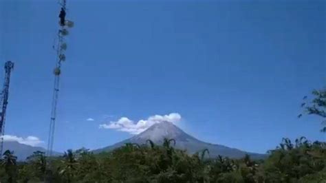 Update Gunung Merapi Kamis Mei Terjadi Kali Guguran Lava