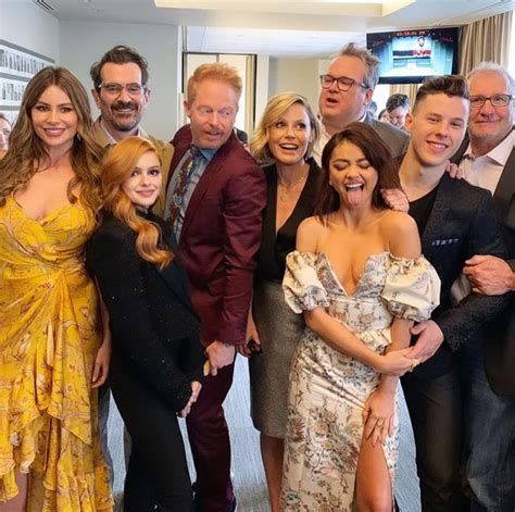 Modern Family cast reunion IG February 2024 : r/SarahHyland