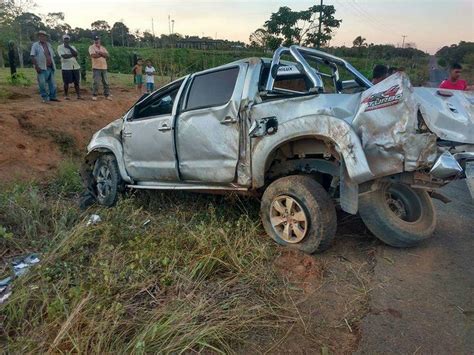 Cabeleireiro Morre Ap S Capotar Caminhonete Na Ro Em Theobroma