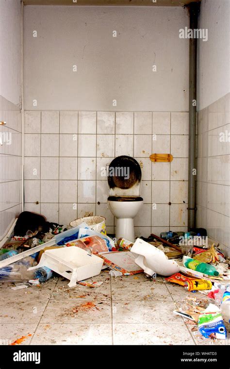 Messy Toilet High Resolution Stock Photography And Images Alamy