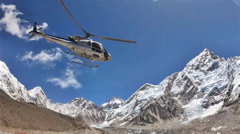 Katastrofa helikoptera w Nepalu Zginęło siedem osób w tym minister