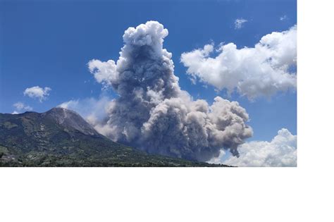 Gunung Merapi Erupsi Masyarakat Diminta Waspada Abu Vulkanik Jpnn