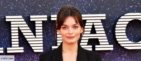 Emma MacKey qui est la frenchy de Sex Education la série phénomène de Netflix Gala