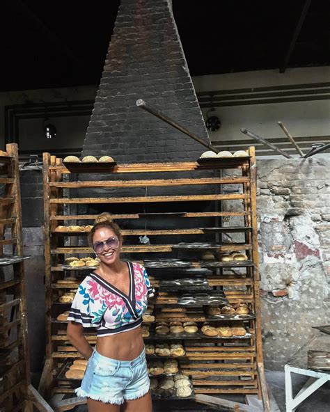 La Impactante Foto De Lucero En Bikini A Punto De Cumplir A Os As Se Mantiene En Forma