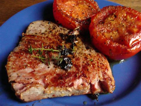 STEAK DE THON ROUGE A LA TOMATE Du jardin et du marché à l assiette