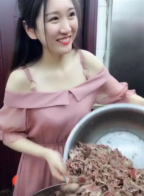 短視頻「牛肉麵西施」紅了，失去美顏之後，你們還有胃口嗎？ 每日頭條