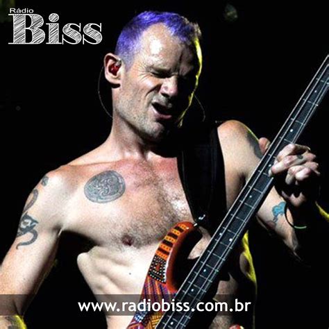 O Flea baixista do Red Hot Chili Peppers faz niver hoje E AlertaDeClichê quem ganha é você