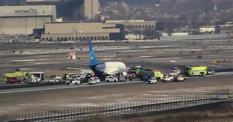 Emergency Landing Temporarily Shutters Newark Airport 2 Injured CBS