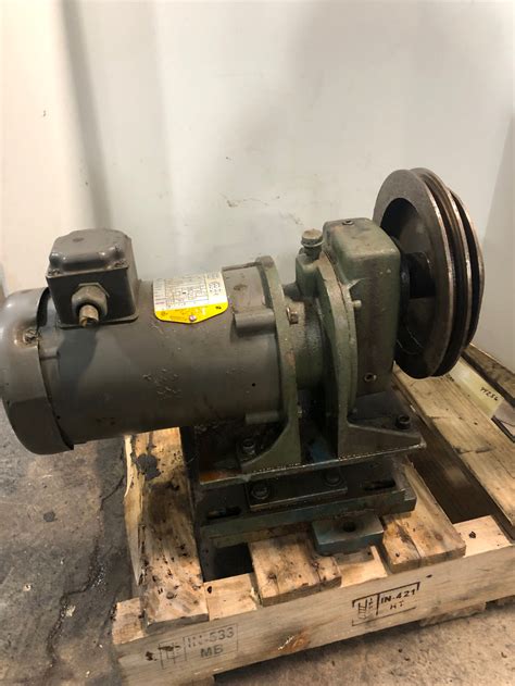 Baldor Vm3538 Industrial Motor With Pulley 3 Ph 56c Frame 1 2 Hp 1725 Rpm Metal Logics Inc