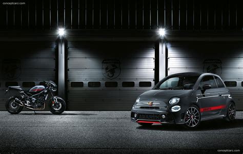 2017 Abarth 695 XSR Yamaha Limited Edition Images