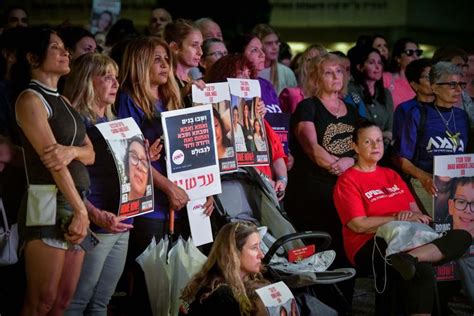 Des Milliers De Femmes Se Rassemblent Tel Aviv Pour Soutenir Les