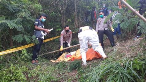 Tasikmalaya Geger Mayat Pria Tanpa Identitas Membusuk Di Tebing