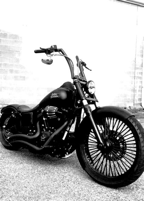 Custom Harley Street Bob Bobber