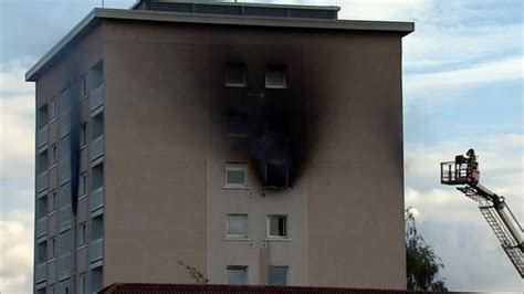 Fire Crews Tackle Burning Flats In Glasgow Bbc News