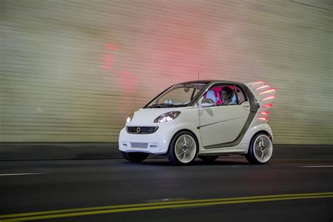 smart fortwo electric drive Gets Its Wings | eMercedesBenz