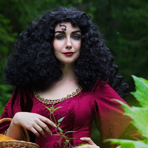 15 Incredible Cosplayers Who Take Disney Villains To The Next Level