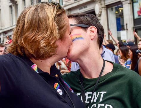 Sinodo anglicano dice no a nozze ma sì a benedizione coppie gay Globo Diroma