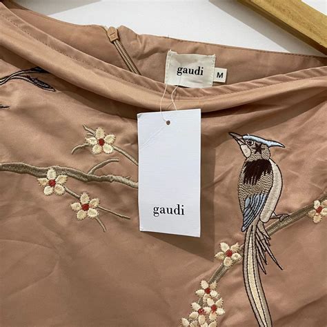 New Gaudi Pink Nude Satin Blouse One Shoulder Motif Burung Bird Fesyen